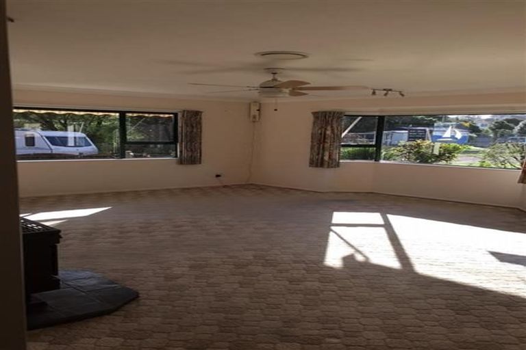 Photo of property in 14 Laurie Street, Red Beach, 0932