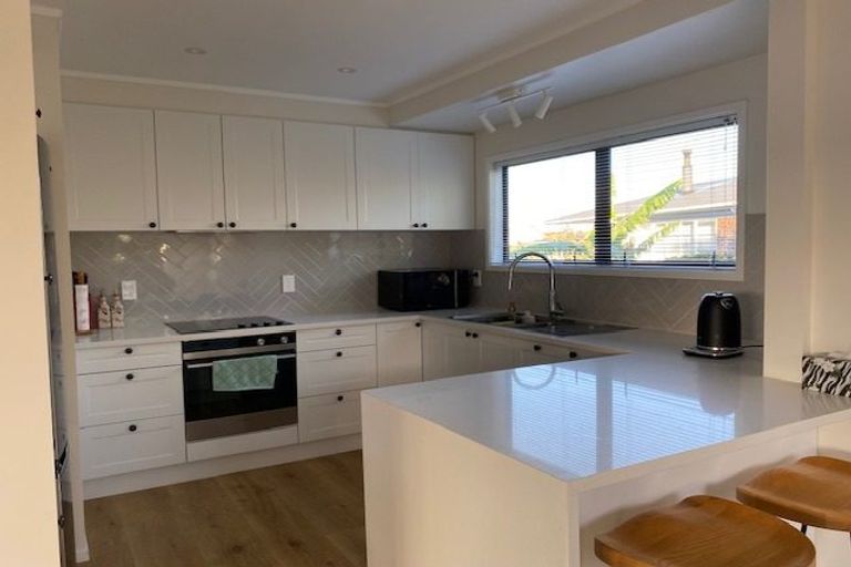 Photo of property in 2/83 Bramley Drive, Farm Cove, Auckland, 2012