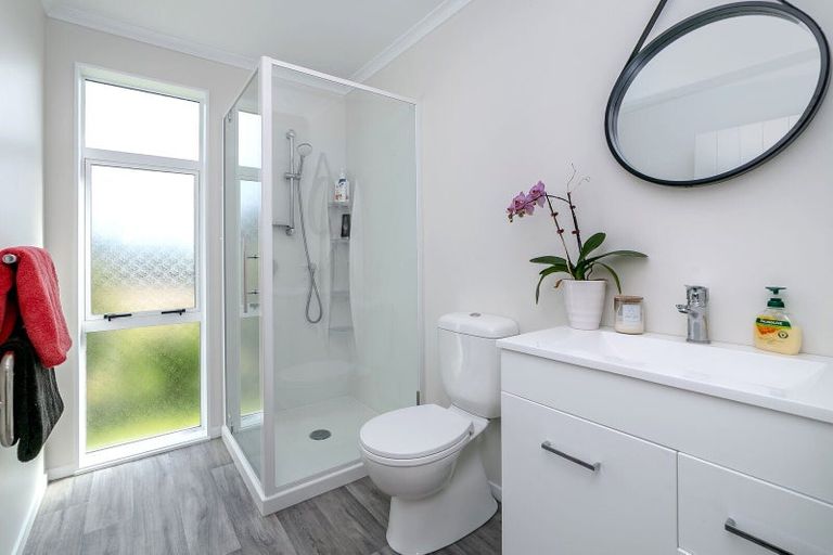 Photo of property in 20 Burgundy Drive, Martinborough, 5711