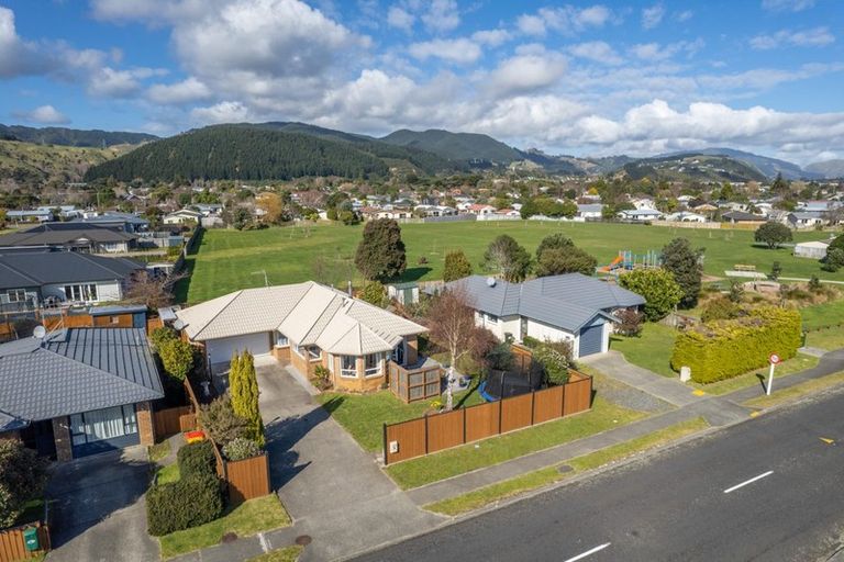 Photo of property in 94 Makarini Street, Paraparaumu, 5032