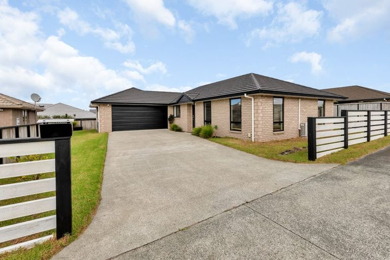 Photo of property in 18 Ocean View Rise, Ruakaka, 0116