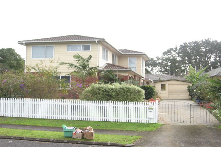 Photo of property in 35 Lisa Rise, Half Moon Bay, Auckland, 2012