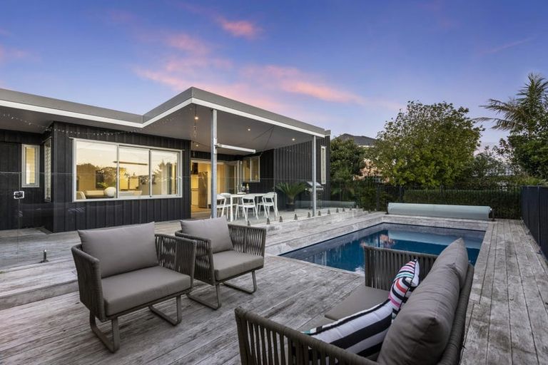 Photo of property in 14 The Anchorage, Sunnyhills, Auckland, 2010