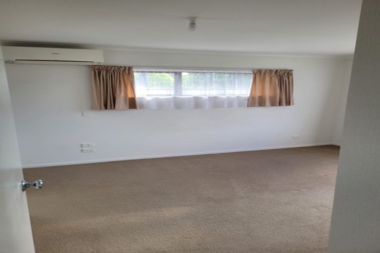 Photo of property in 18 Guildford Drive, Paraparaumu, 5032