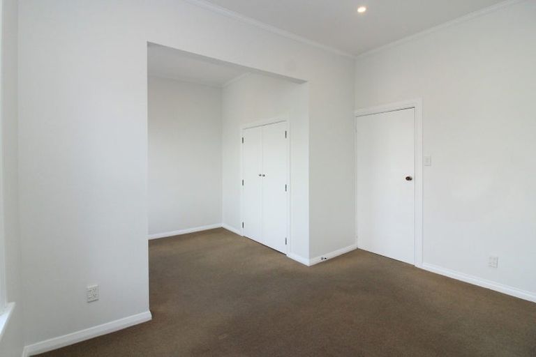 Photo of property in 68 Roxburgh Street, Mount Victoria, Wellington, 6011