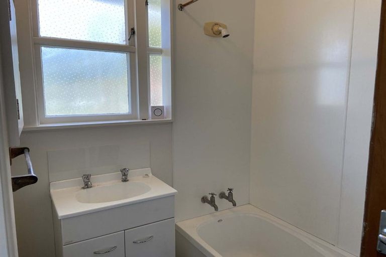 Photo of property in 6 Mangaroa Hill Road, Clouston Park, Upper Hutt, 5018