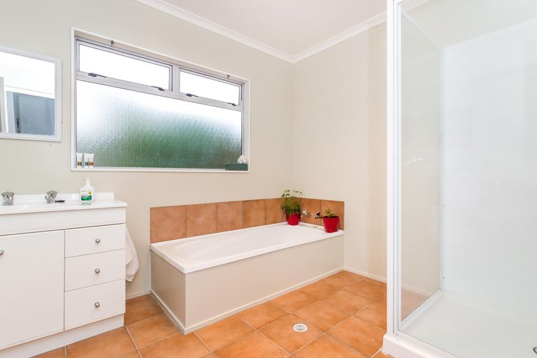Photo of property in 2/24 Robinson Terrace, Rangatira Park, Taupo, 3330