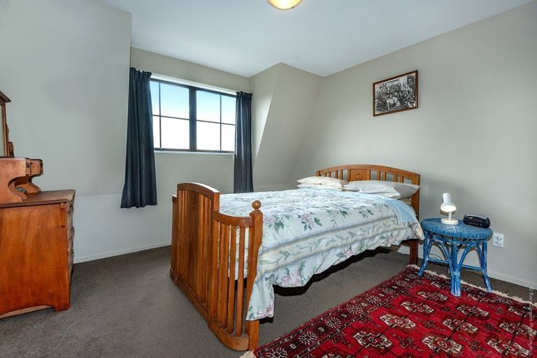 Photo of property in 21 Laing Crescent, Heathcote Valley, Christchurch, 8022