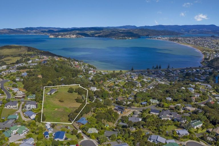Photo of property in 2a Pohutukawa Grove, Whitianga, 3510