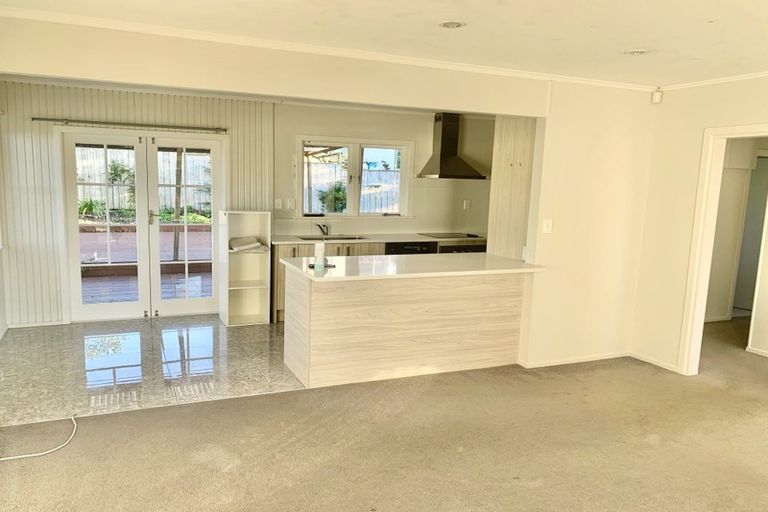 Photo of property in 33 Diana Drive, Glenfield, Auckland, 0627