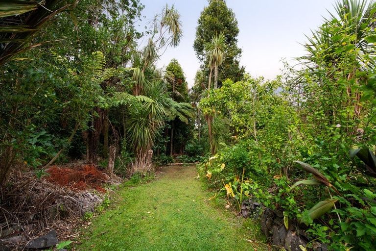 Photo of property in 50 Castor Bay Road, Castor Bay, Auckland, 0620