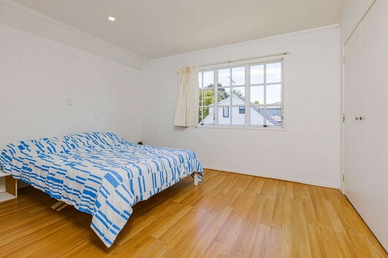 Photo of property in 2/51 Jillteresa Crescent, Half Moon Bay, Auckland, 2012