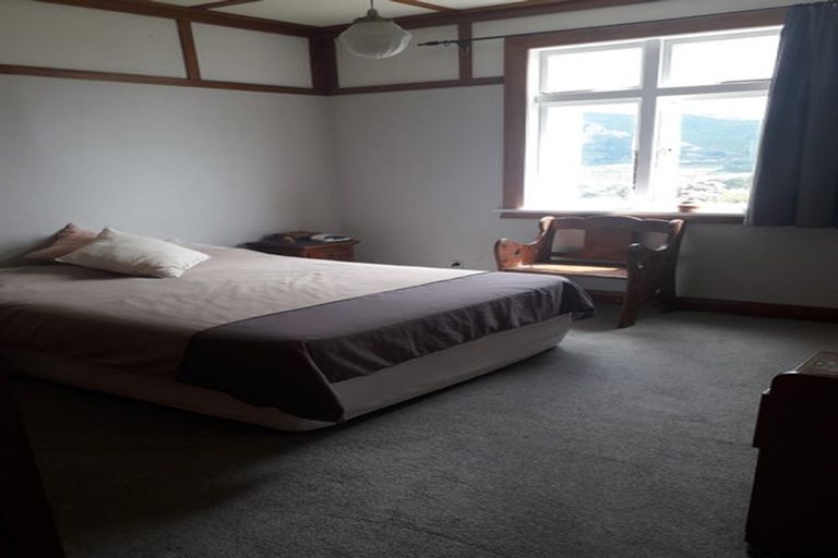 Photo of property in 11 Lancewood Grove, Ranui, Porirua, 5024