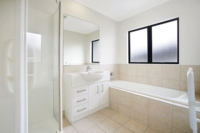 Photo of property in 20 Speyside Crescent, Flat Bush, Auckland, 2016