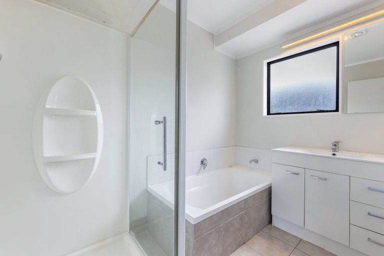 Photo of property in 54 Hinerau Street, Henderson, Auckland, 0612