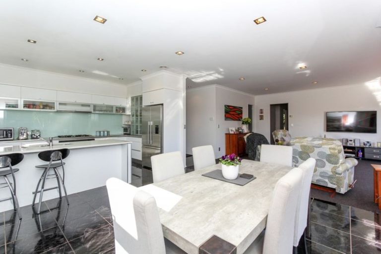 Photo of property in 20 Mangorei Road, Strandon, New Plymouth, 4312