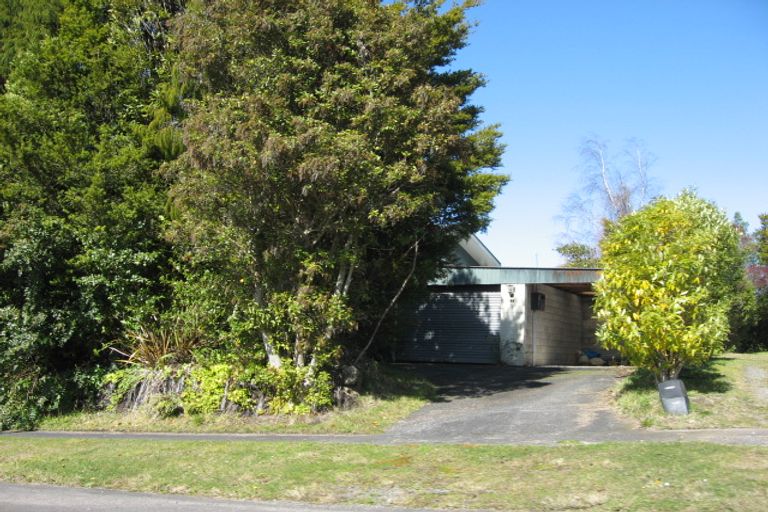 Photo of property in 16 Waiparemo Crescent, Pukawa Bay, Turangi, 3381