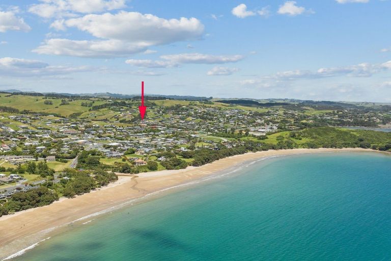 Photo of property in 10 Frangipani Street, Cable Bay, 0420