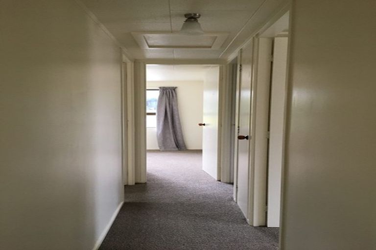 Photo of property in 60 Lavelle Road, Henderson, Auckland, 0612