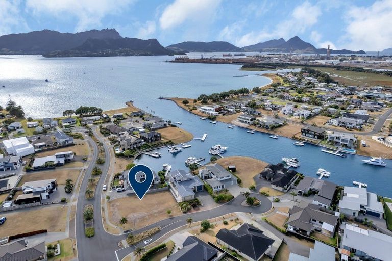 Photo of property in 1 Lanyard Place, One Tree Point, 0118