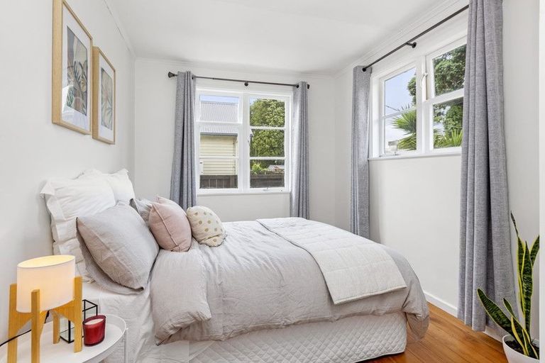 Photo of property in 82 Alfred Street, Fairfield, Hamilton, 3214