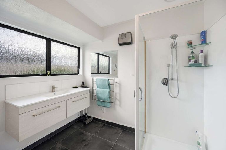 Photo of property in 30c Neeve Road, Taradale, Napier, 4112