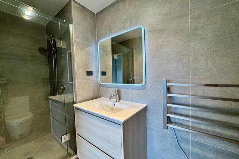 Photo of property in 7/399 Massey Road, Mangere East, Auckland, 2024