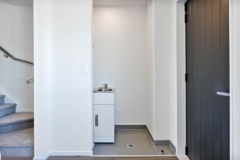 Photo of property in 2/10 Becker Drive, Weymouth, Auckland, 2103