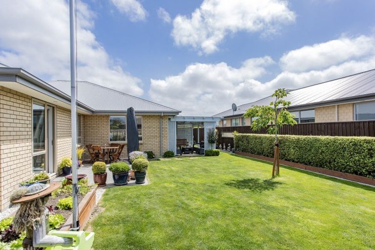 Photo of property in 28 Sequoia Way, Rangiora, 7400
