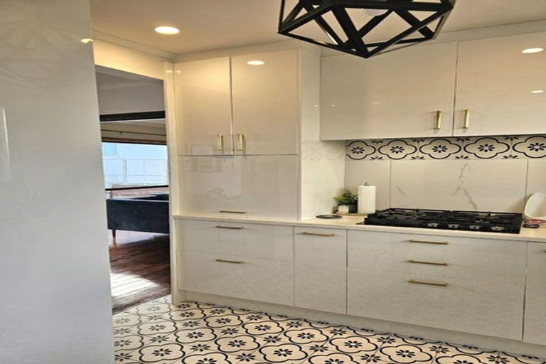 Photo of property in 27 Exminster Street, Blockhouse Bay, Auckland, 0600