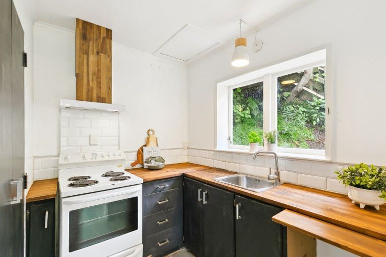 Photo of property in 72c Black Rock Road, Newlands, Wellington, 6037