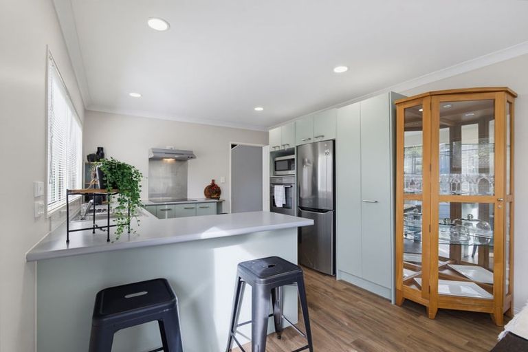 Photo of property in 6 Chadlington Avenue, Henderson, Auckland, 0612