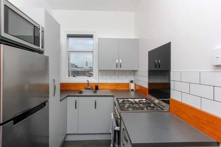 Photo of property in Devonport Apartments, 42/127 Saint Aubyn Street, New Plymouth, 4310