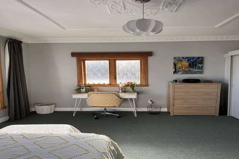 Photo of property in 10 Helen Street, Brooklyn, Wellington, 6021