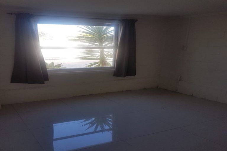 Photo of property in 20 Woodford Avenue, Henderson, Auckland, 0610