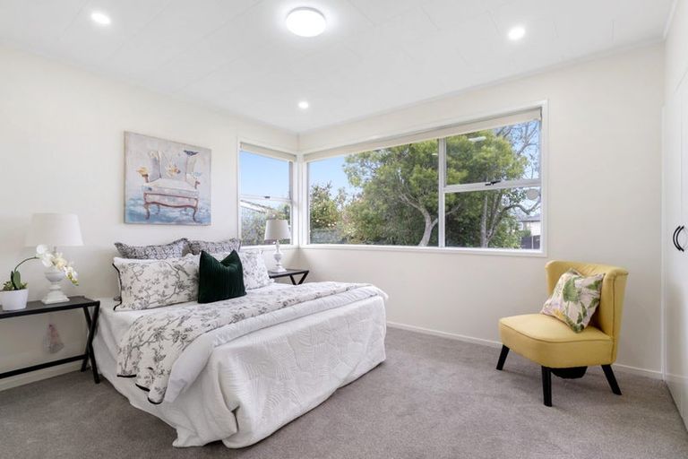 Photo of property in 17 Nan Place, Pakuranga Heights, Auckland, 2010