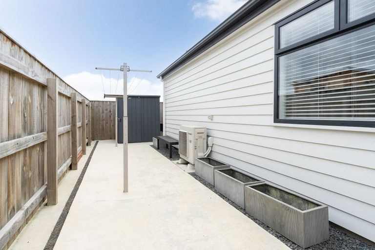 Photo of property in 9 Pahiki Crescent, Levin, 5510