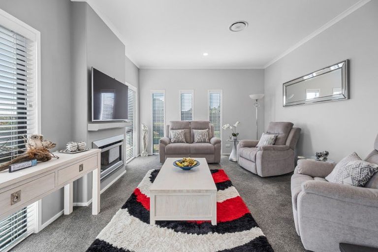 Photo of property in 19 Kotare Drive, Waiwhakaiho, New Plymouth, 4312