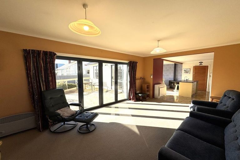 Photo of property in 24 Lanark Street, Balclutha, 9230