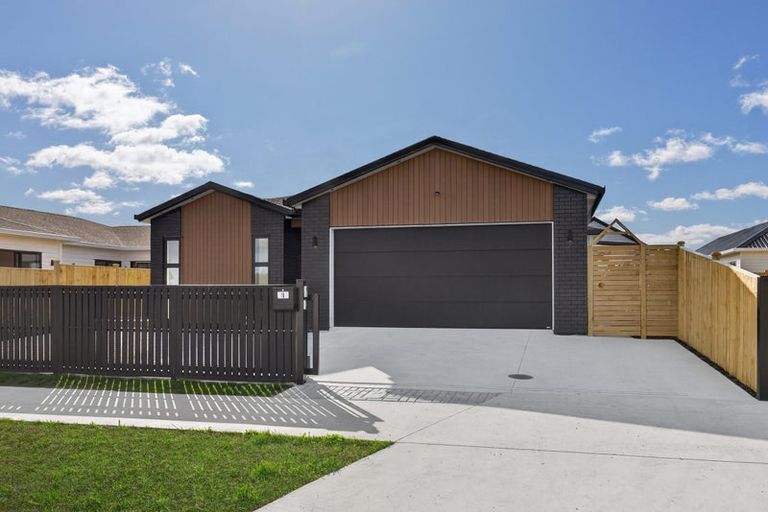 Photo of property in 10 Piko Road, Opaheke, 2113