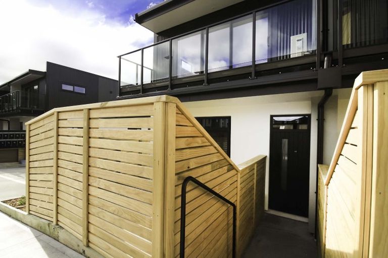 Photo of property in 19-19a The Strand, Wainuiomata, Lower Hutt, 5014