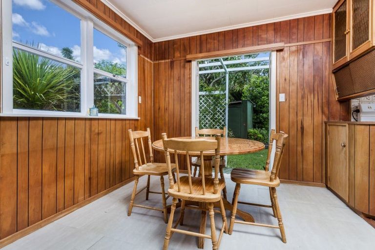 Photo of property in 12 Outlook Road, Greenhithe, Auckland, 0632