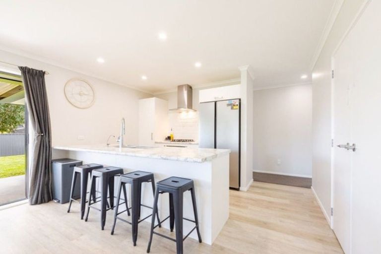 Photo of property in 2 Bibby Street, Waipawa, 4210