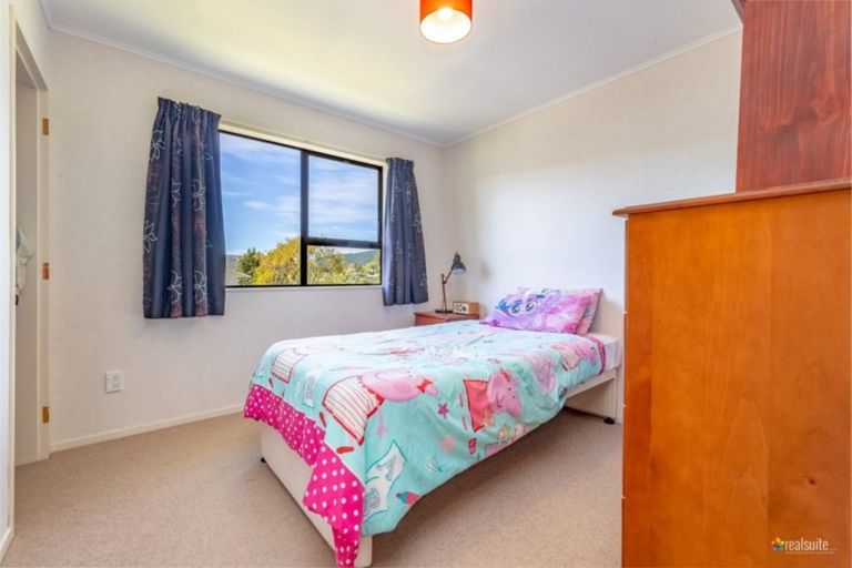 Photo of property in 7 Westra View, Tawa, Wellington, 5028