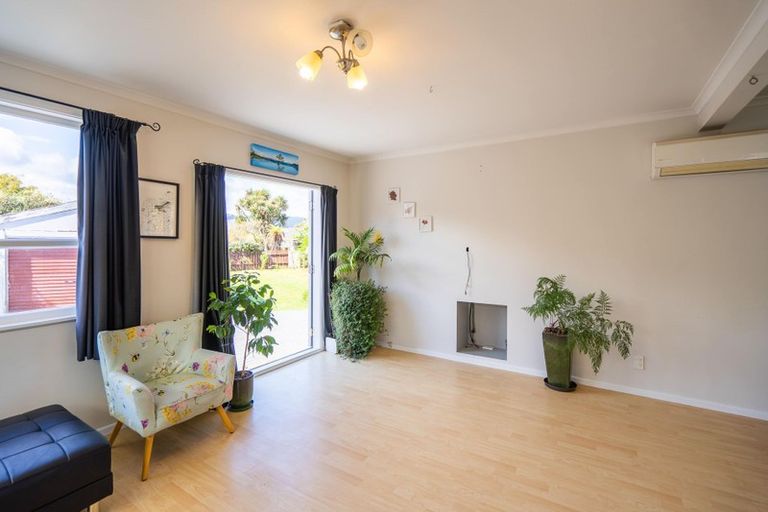 Photo of property in 18 Walton Road, Paraparaumu Beach, Paraparaumu, 5032