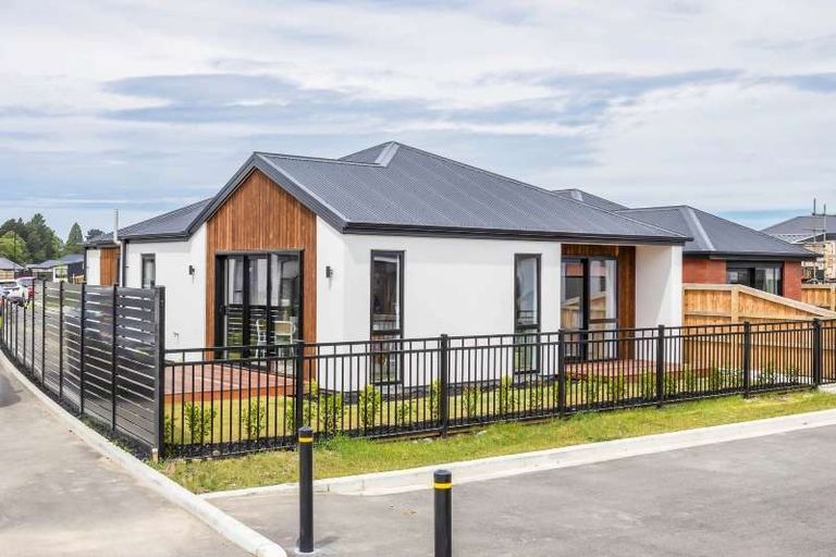 Photo of property in 20a Ruataniwha Avenue, Rangiora, 7400