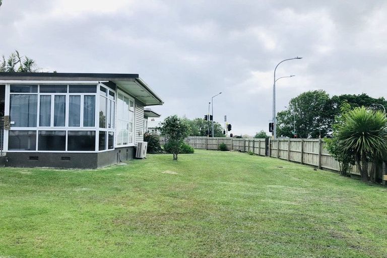 Photo of property in 119 Te Atatu Road, Te Atatu South, Auckland, 0610