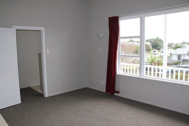 Photo of property in 2 Archbold Street, Newlands, Wellington, 6037