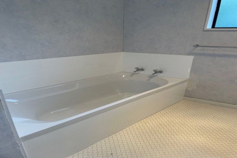 Photo of property in 10 Ihle Street, Terrace End, Palmerston North, 4410