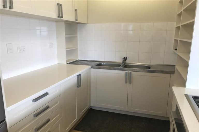 Photo of property in 117a Carlisle Road, Northcross, Auckland, 0632